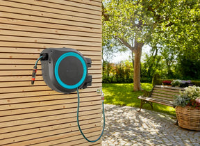 AquaOrganize™– O Suporte Retrátil que Une Praticidade e Organização no Seu Jardim!+ Mangueira de Brinde